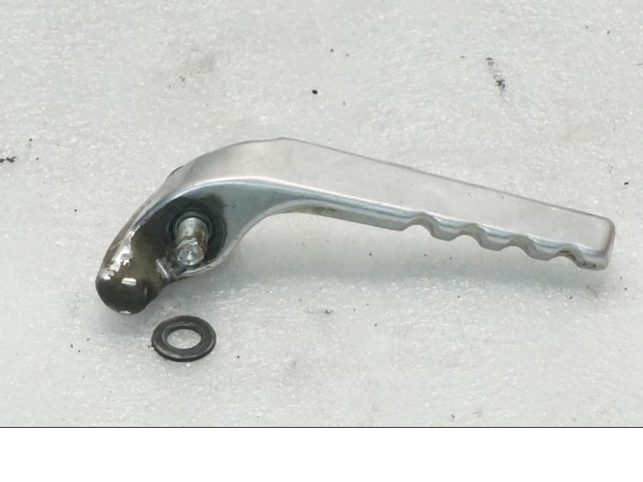 Baksidan på Fotpinne från en Yamaha TT 600 RE -2004 motorcykel.