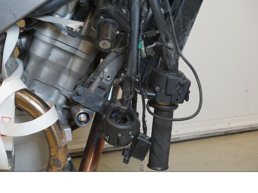 Vänster sida på Motorpaket från en Honda NT 700 -2008 motorcykel.