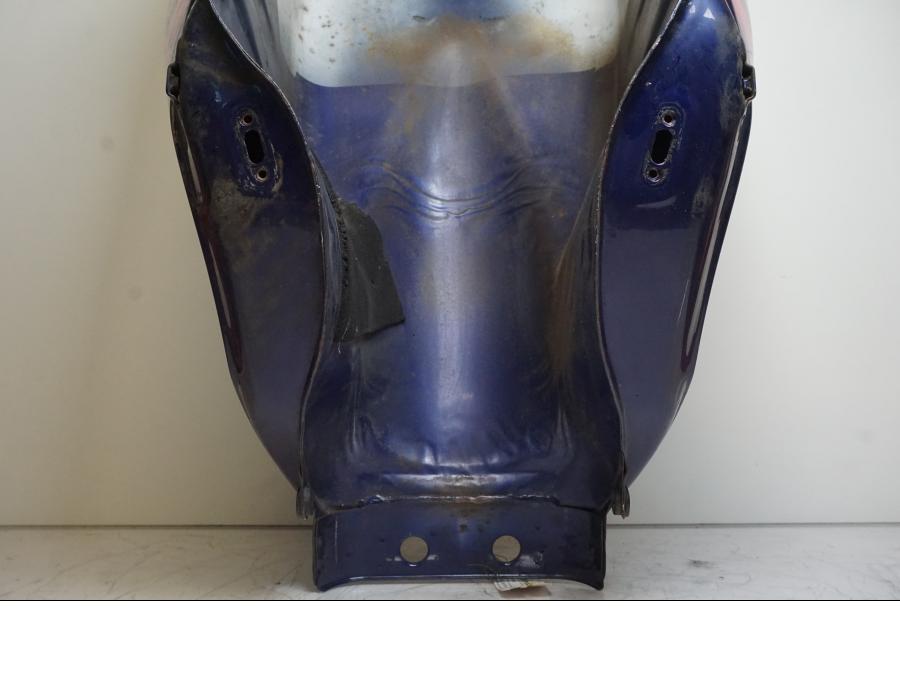 Extrabild5 på <p>Bensintank från en Yamaha XTZ 750 1992.</p>
<p>Lacksläpp, skrapmärke, buckla och repor finns se bilder.</p> motorcykel.