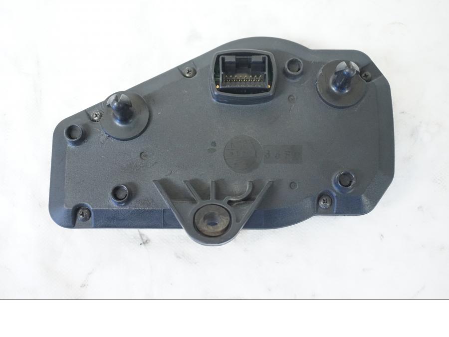 Baksidan på Instrumentpanel från en Suzuki GSX-R 750 -2001 motorcykel.