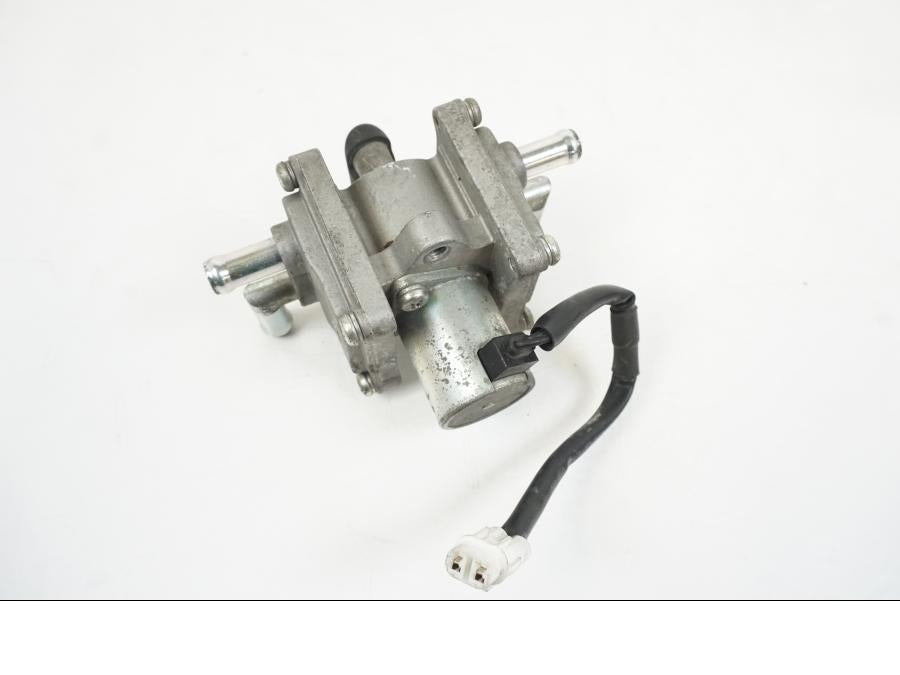 Baksidan på Second Air från en Yamaha XJR 1300 -2007 motorcykel.