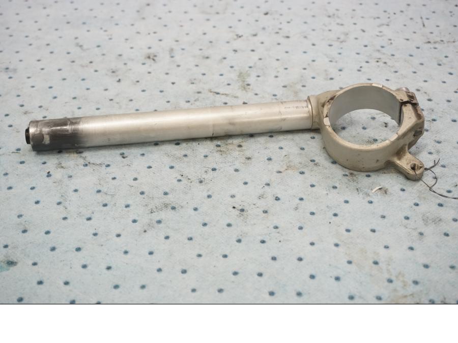 Baksidan på Styre från en Yamaha YZF 1000 R1 -2010 motorcykel.