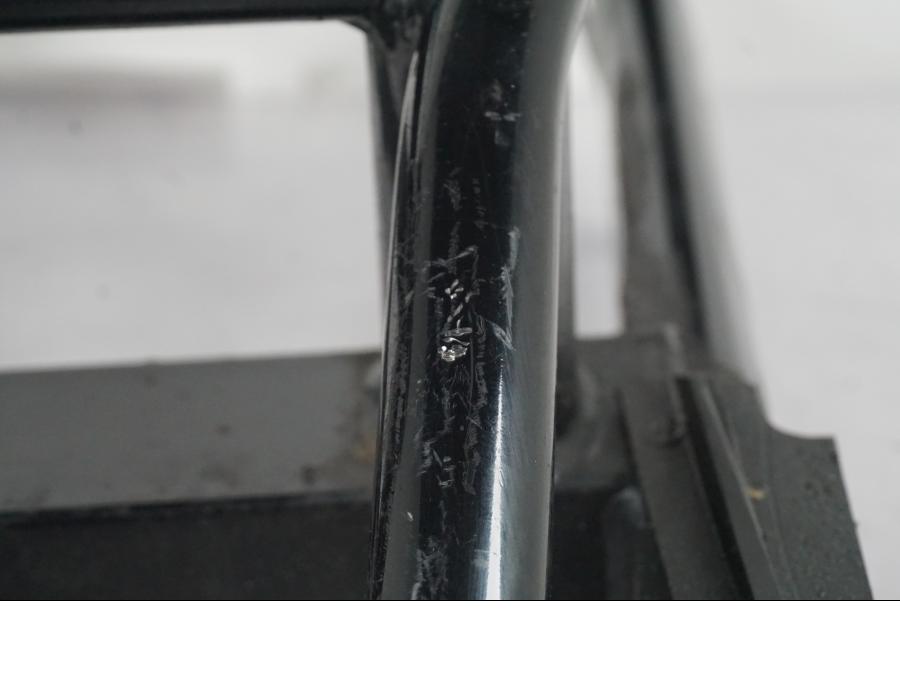 Snett uppifrån på Sving från en Kawasaki ER-6N ABS -2010 motorcykel.