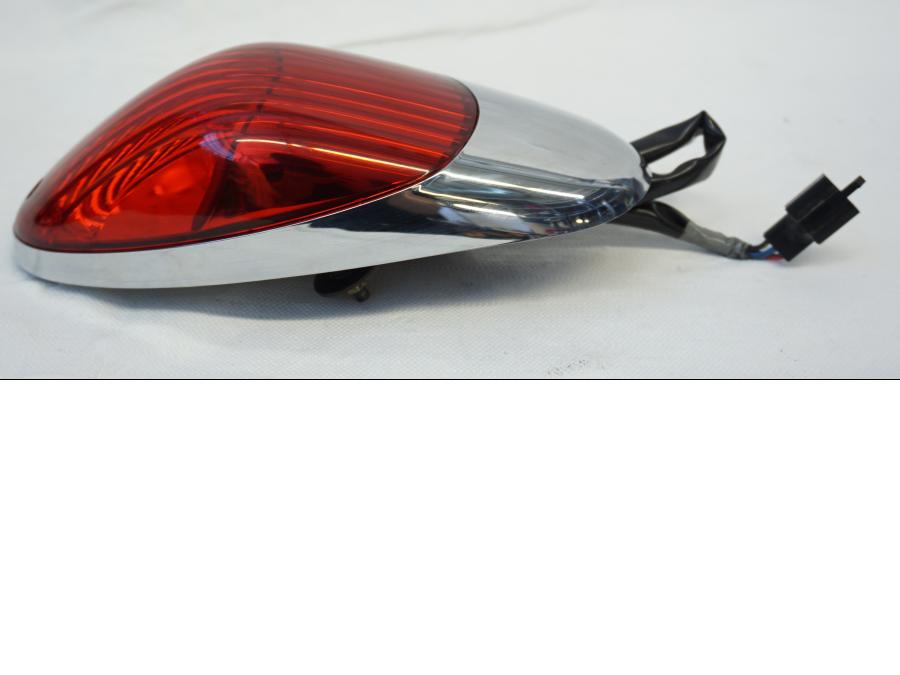 Vänster sida på Baklampa från en Kawasaki VN 900 -2006 motorcykel.