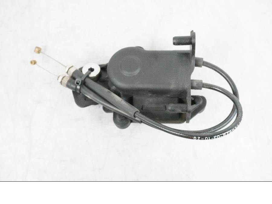 Vänster sida på Avgasspjällmotor från en BMW R 1250 GSA -2021 motorcykel.