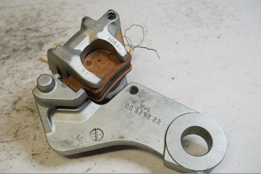 Höger sida på Bromsok från en KTM 990 Super Duke -2010 motorcykel.