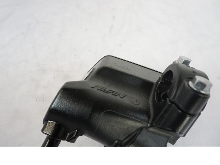 Snett nerifrån på Bromshuvudcylinder från en Honda VFR 1200 -2010 motorcykel.