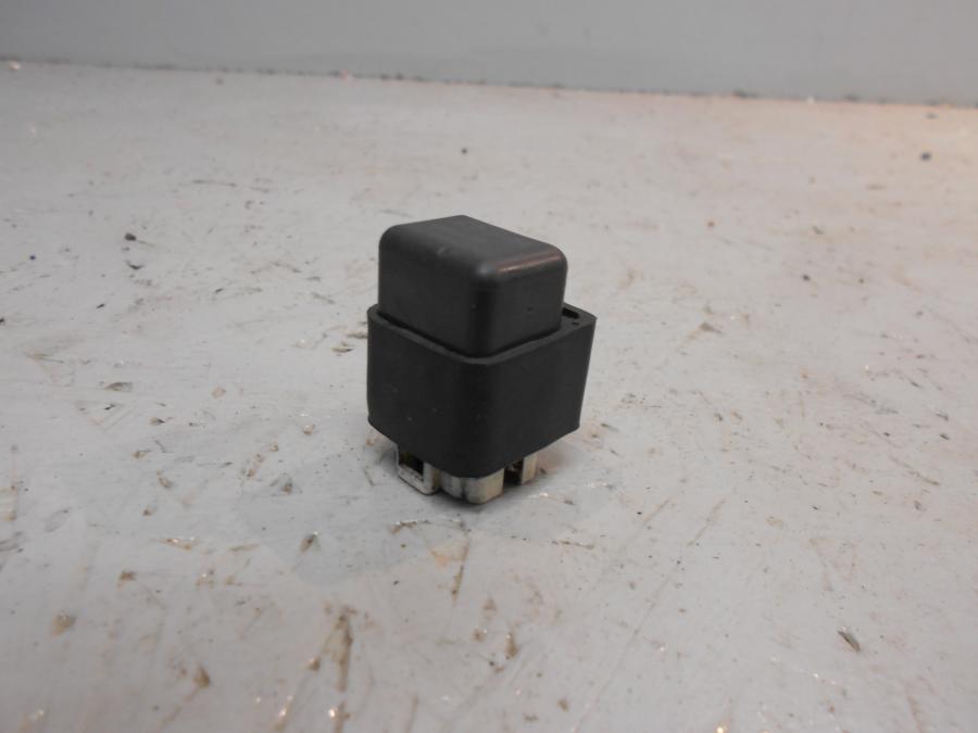 Framsidan på Relä från en Yamaha XV 1100 -1996 motorcykel.