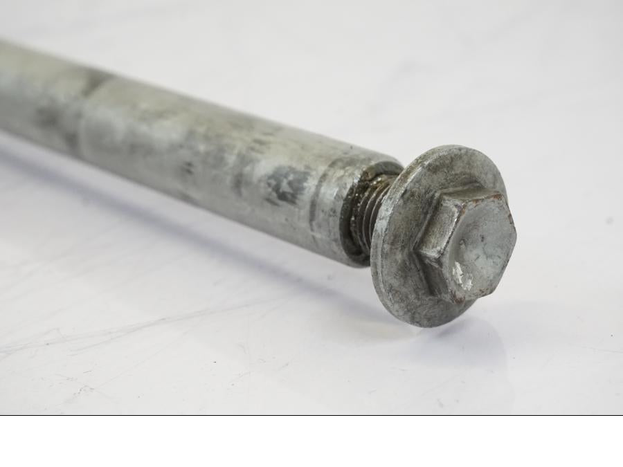 Höger sida på Axel från en BMW R 1150 RS -2003 motorcykel.