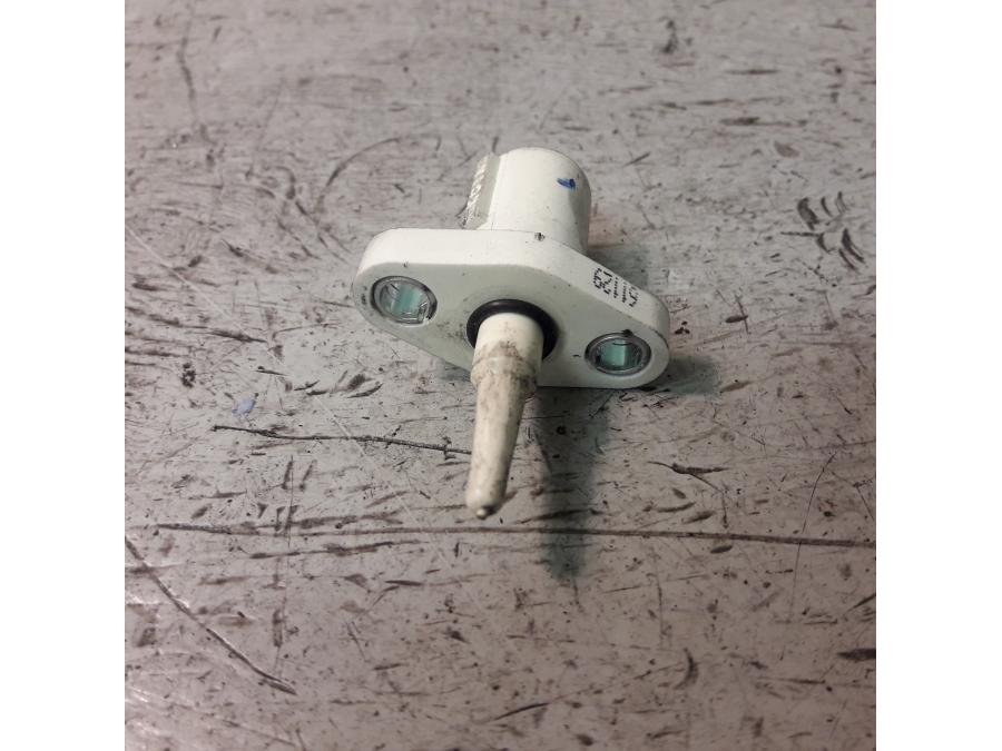 Framsidan på Luftburksensor från en Honda VTX 1800 -2007 motorcykel.