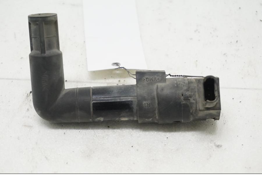 Framsidan på Tändspole från en BMW R 1200 GSA -2011 motorcykel.