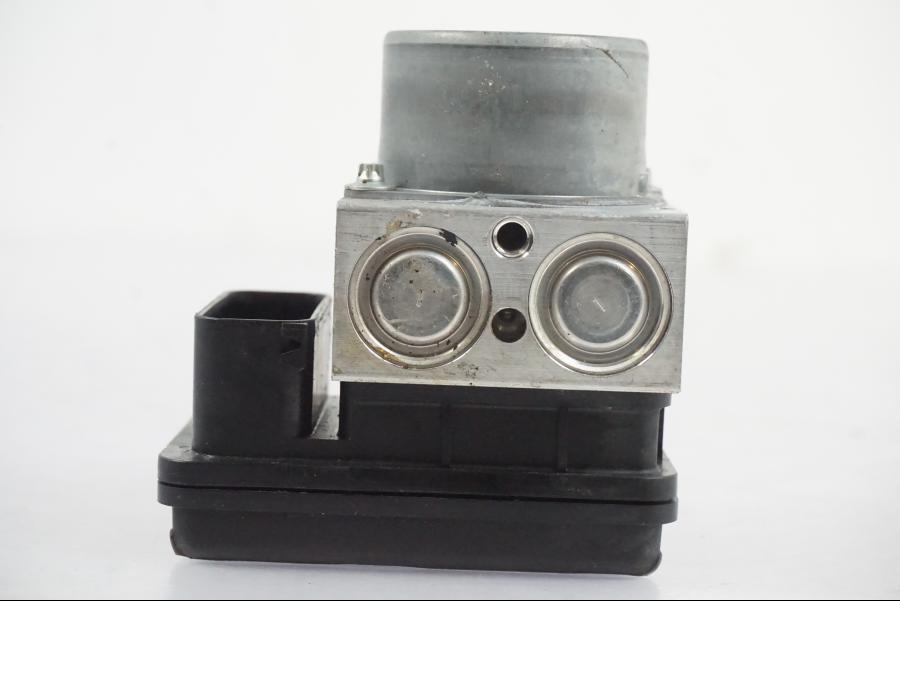 Extrabild1 på ABS Modulator från en KTM 390 Adventure -2021 motorcykel.