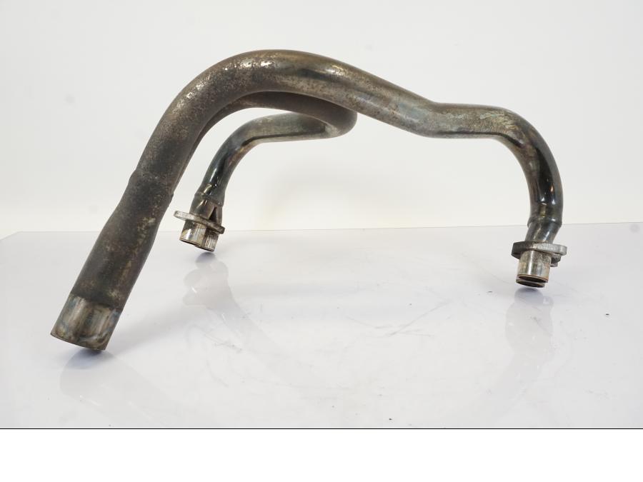 Snett nerifrån på Grenrör från en BMW R 1150 RS -2003 motorcykel.