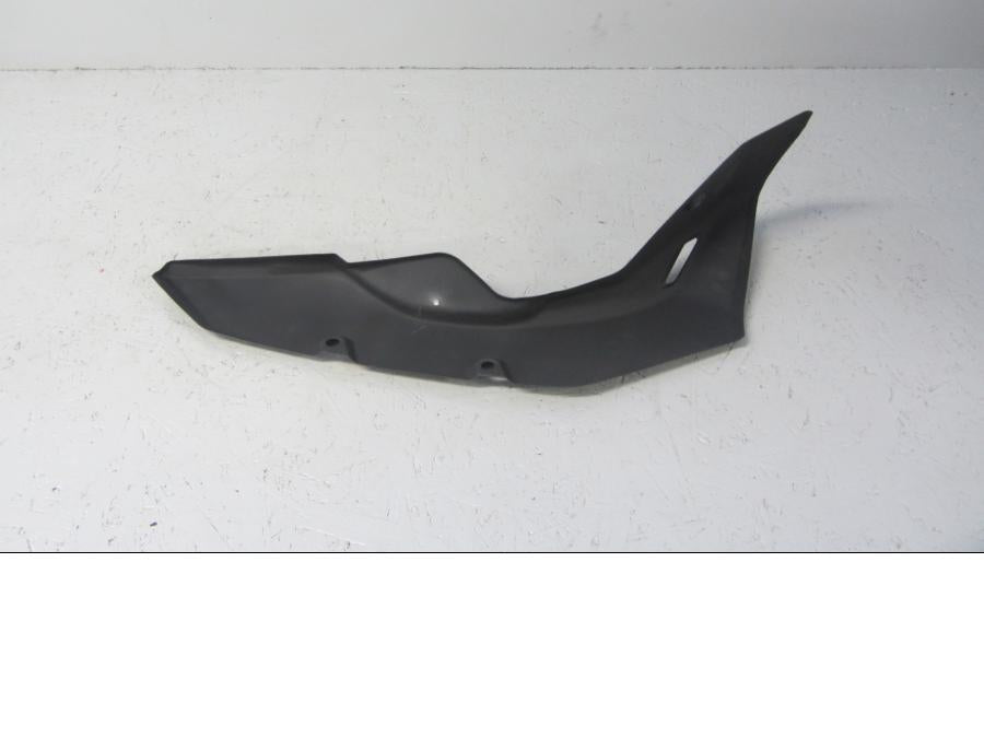 Höger sida på <p>Värmeskydd från Kawasaki Z 800 2016.</p>
<p>Ny, se bilder. Z800, ZR800 2013-2016.</p> motorcykel.