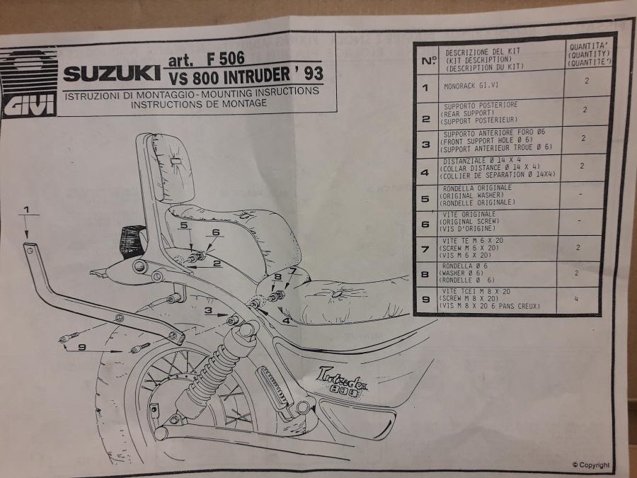 Baksidan på Topboxfäste från en Suzuki VS 800 -2010 motorcykel.