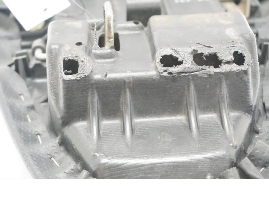 Snett nerifrån på Sadel från en Honda VTR 1000 F -2005 motorcykel.