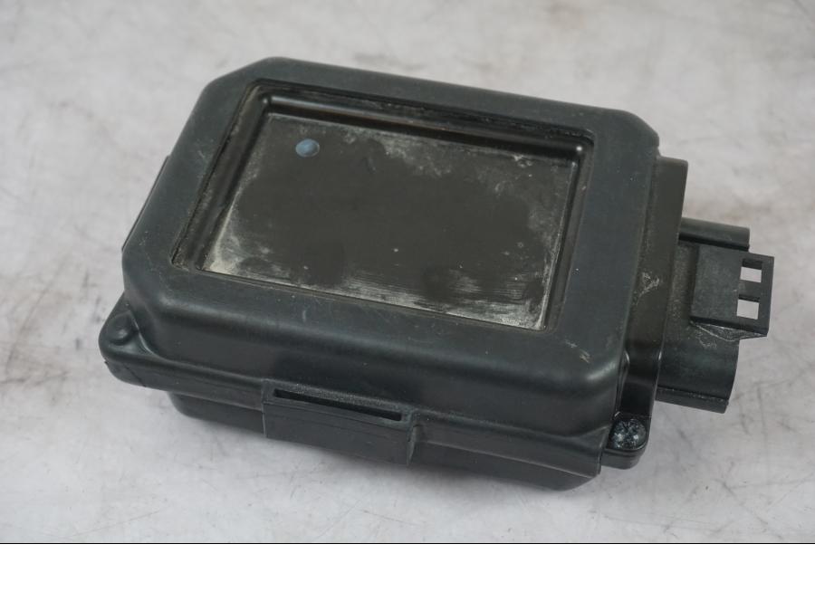 Vänster sida på HLU-enhet från en KTM 1290 Super Adventure S -2022 motorcykel.