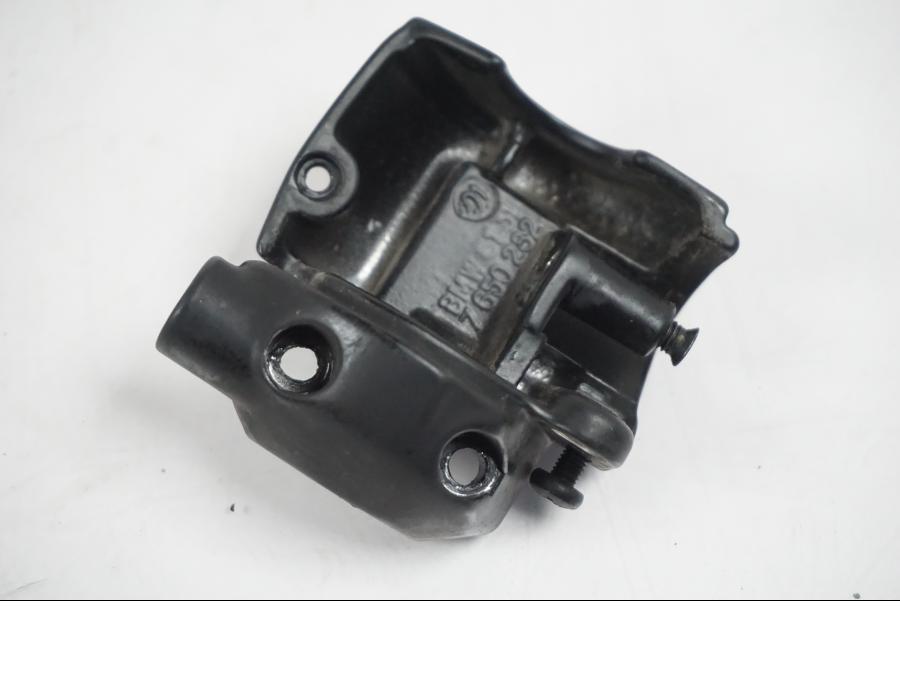 Snett nerifrån på Gasklo från en BMW F 650 CS -2002 motorcykel.