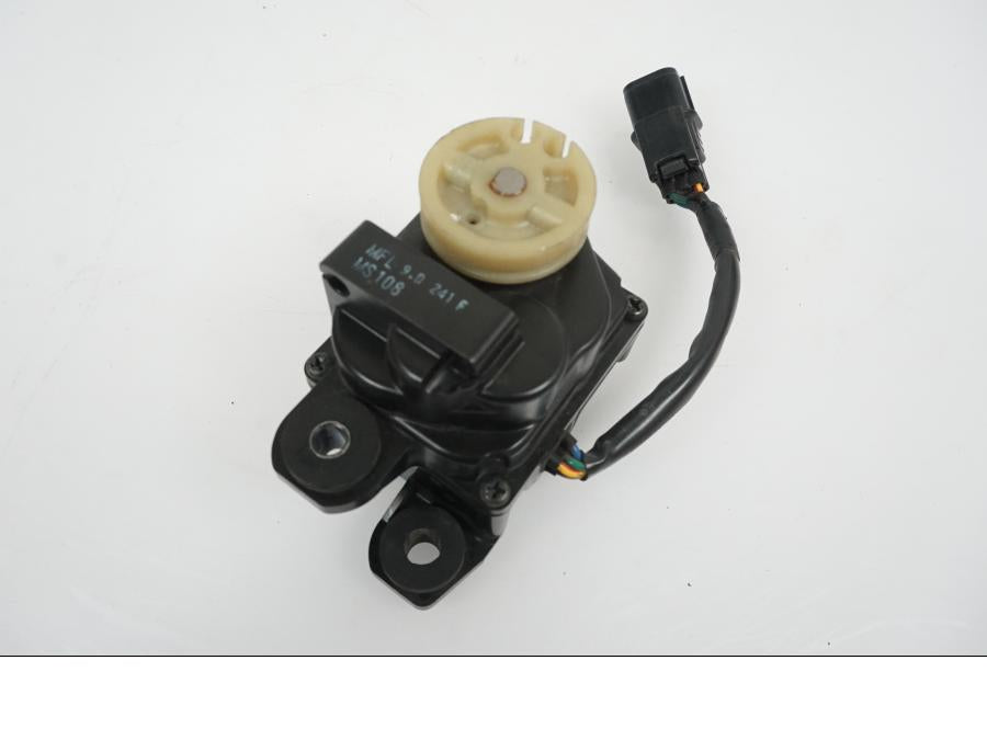 Vänster sida på Avgasspjällmotor från en Honda CBR 1000 RR -2010 motorcykel.