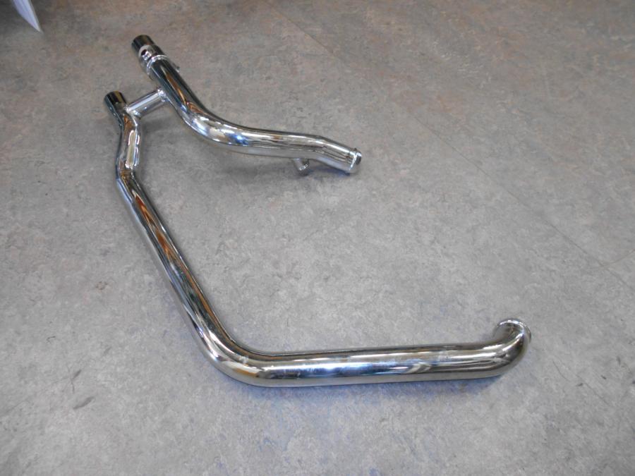 Höger sida på Grenrör från en H-D Fat Boy -2007 motorcykel.