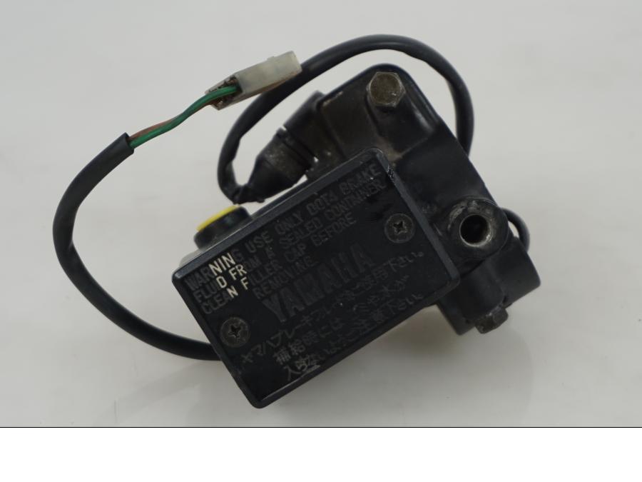 Vänster sida på Bromshuvudcylinder från en Yamaha XTZ 660 -1992 motorcykel.