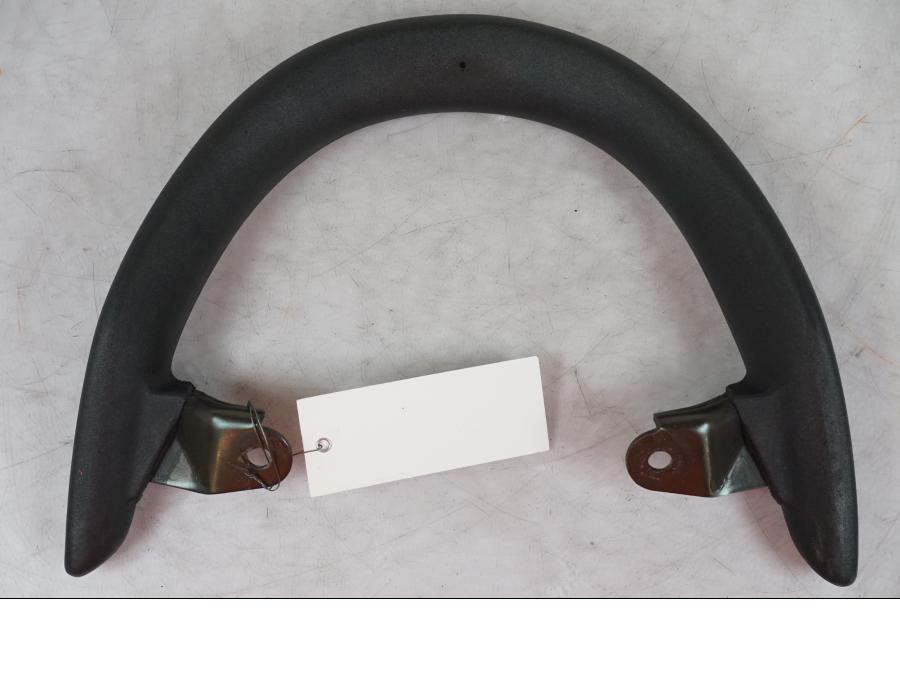 Snett uppifrån på Passagerarhandtag från en Suzuki SV 650 -1999 motorcykel.