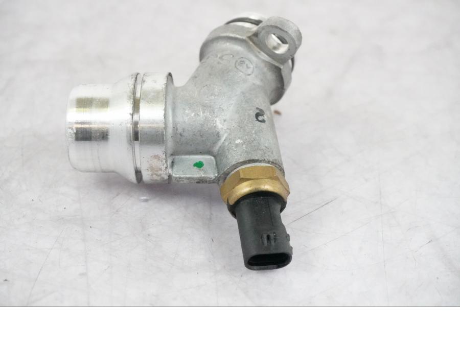 Höger sida på Vattenrör från en BMW R 1250 GSA -2021 motorcykel.