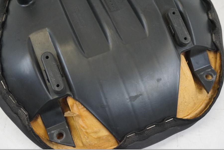 Extrabild1 på Sadel från en Ducati Streetfighter S -2011 motorcykel.