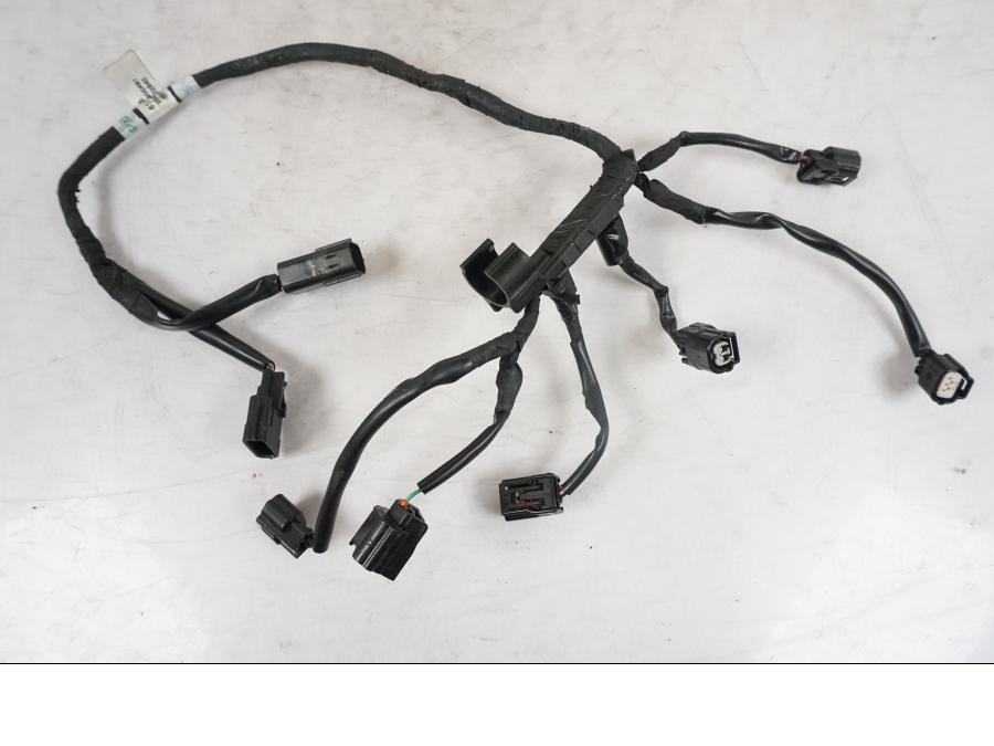 Snett nerifrån på Kabelstam från en KTM 1290 Super Duke R -2021 motorcykel.