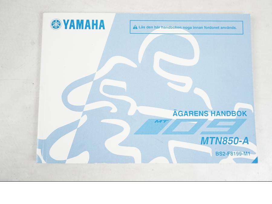 Framsidan på Instruktionsbok från en Yamaha MT-09 -2019 motorcykel.