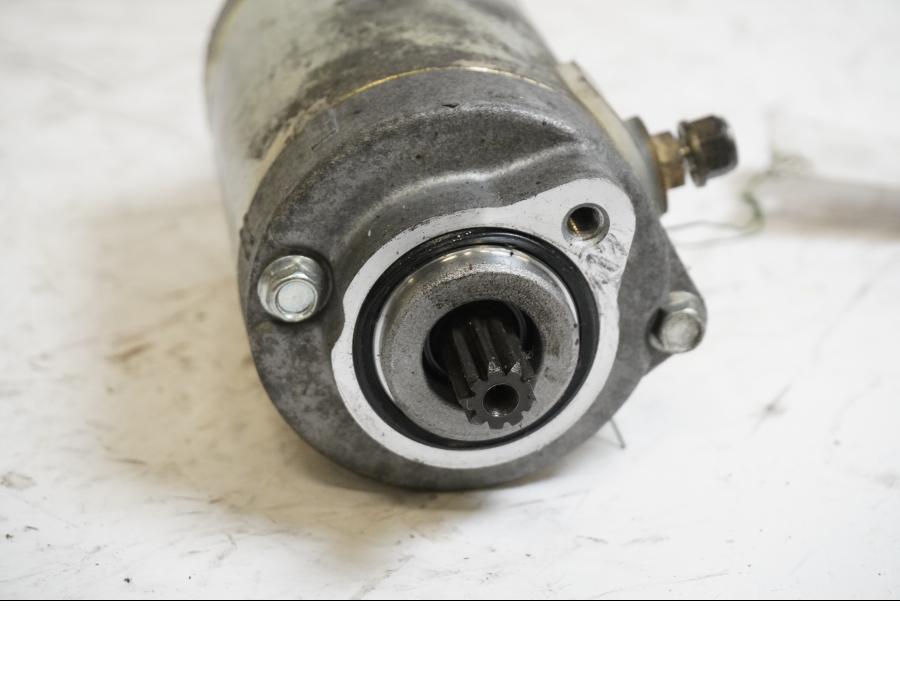 Baksidan på Startmotor från en BMW K 1200 LT -2004 motorcykel.