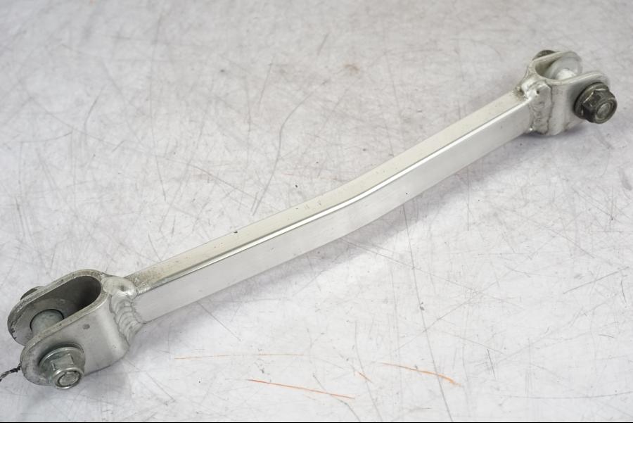 Snett uppifrån på Parallellstag från en Suzuki GSX 1300 RX -1999 motorcykel.