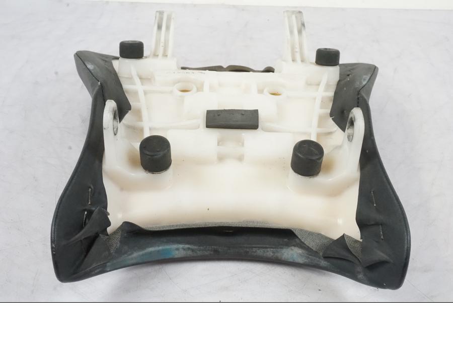 Snett uppifrån på Sadel från en Suzuki GSX-R 750 -2006 motorcykel.