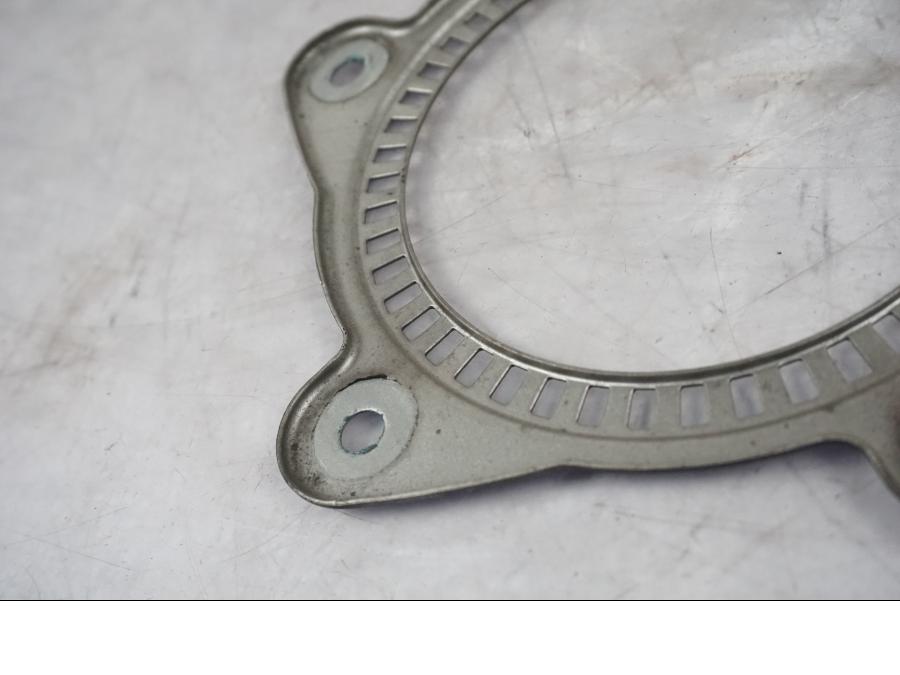 Snett uppifrån på ABS krans från en BMW F 800 R -2018 motorcykel.