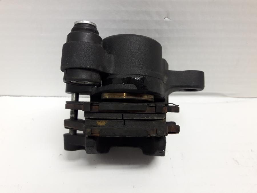 Baksidan på Bromsok från en Suzuki GSX-S 1000 -2018 motorcykel.