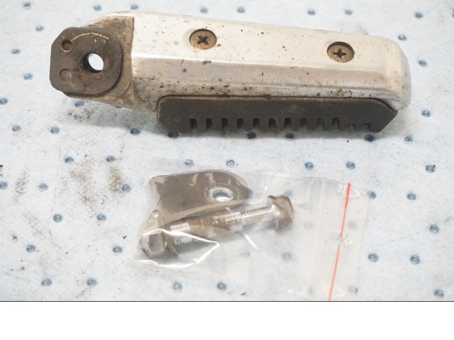 Baksidan på Fotpinne från en Suzuki GSX 550 -1985 motorcykel.