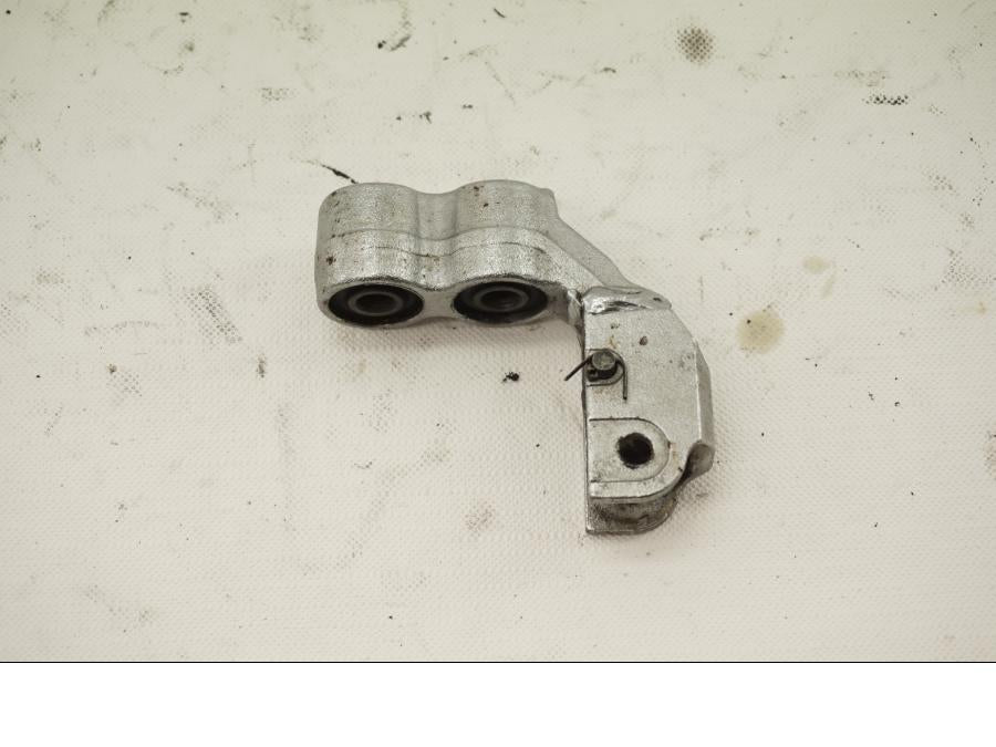 Baksidan på Fotpinnefäste från en Suzuki GSX 1100 EF -1985 motorcykel.