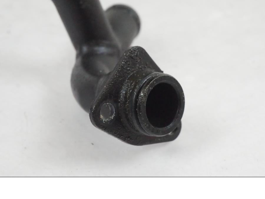 VÀnster sida pÄ Vattenrör frÄn en KTM 390 Adventure -2021 motorcykel.