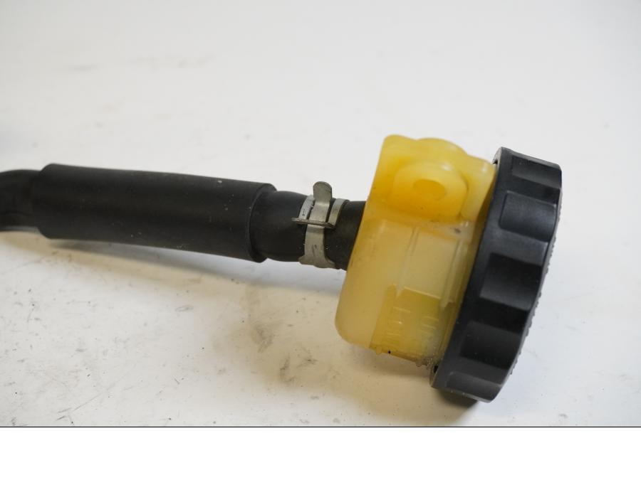 Snett uppifrån på Bromshuvudcylinder från en Kawasaki ZX-9R -1994 motorcykel.