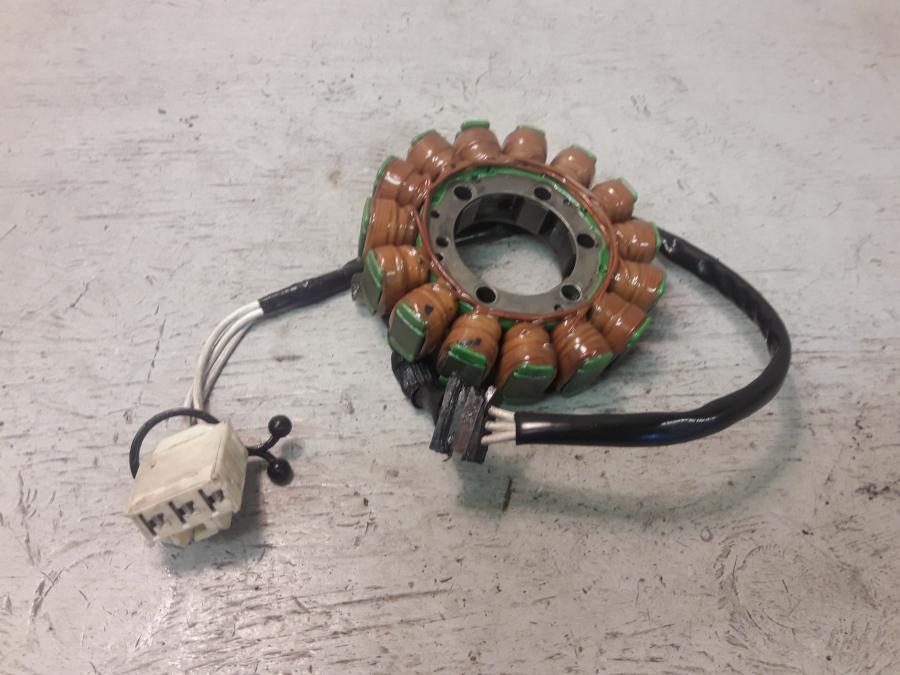 Framsidan på Generator från en Kawasaki ZX-6R -2008 motorcykel.