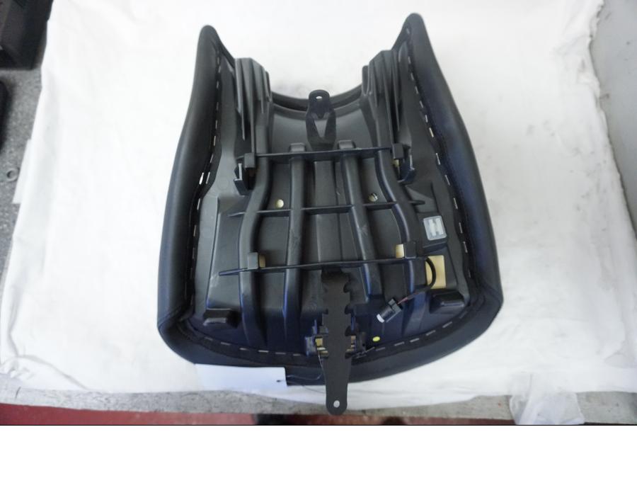 Snett uppifrÄn pÄ Sadel frÄn en BMW K 1600 -2015 motorcykel.