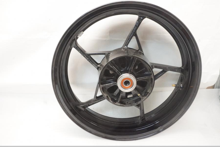 Baksidan på Fälg från en Kawasaki Z 400 -2020 motorcykel.