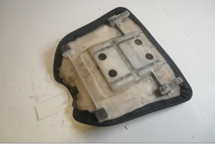 Höger sida på Sadel från en Kawasaki ZXR 400 -1993 motorcykel.