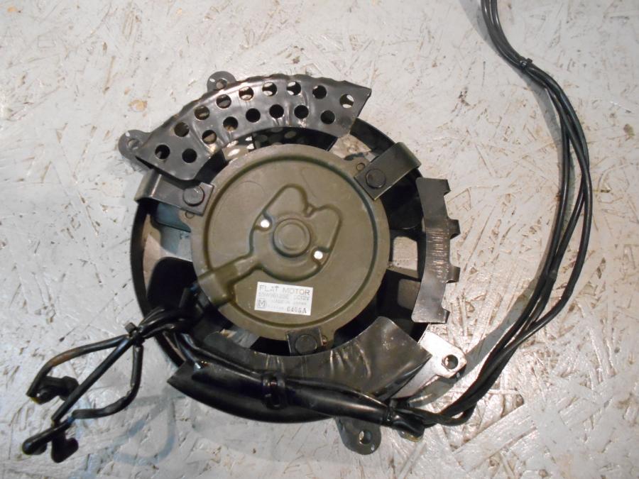 Baksidan på Vattenkylfläkt från en Kawasaki VN 1500 -1996 motorcykel.