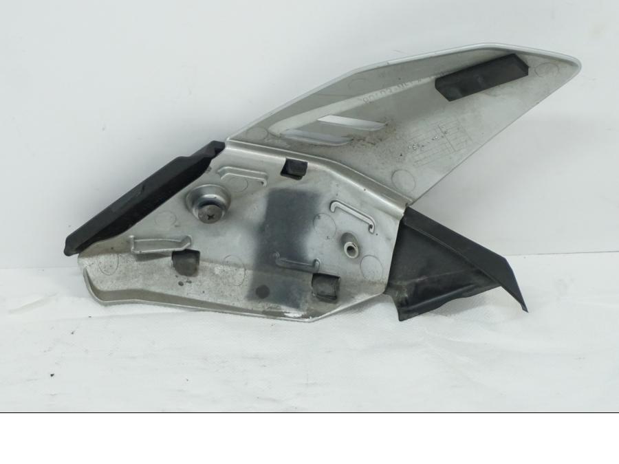 Baksidan på Ljuddämpardekor från en Honda CBR 1000 RR -2005 motorcykel.