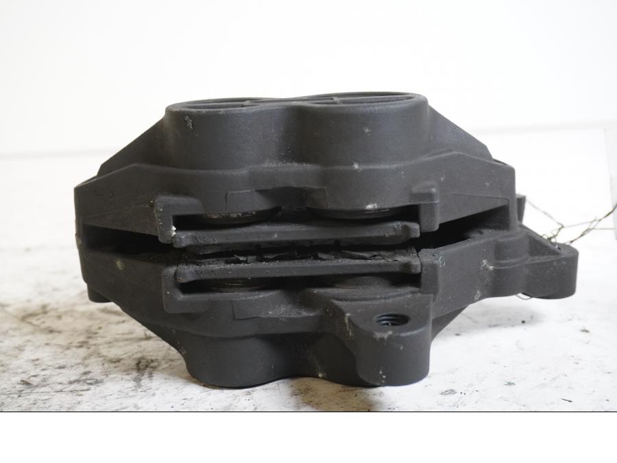 Höger sida på Bromsok från en Triumph Speed Triple -2002 motorcykel.