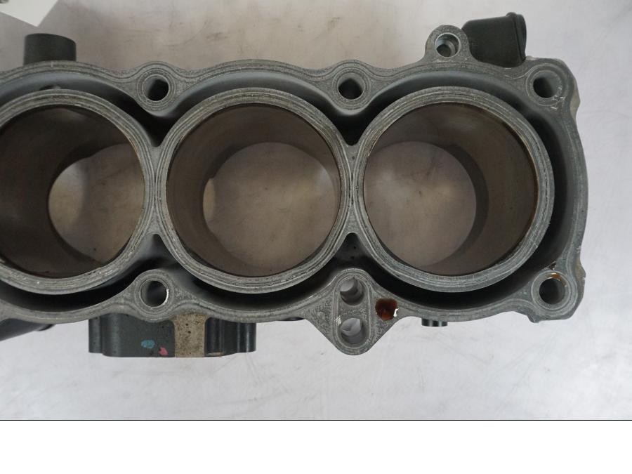 Höger sida pÄ Cylinder frÄn en Kawasaki Z 900 -2019 motorcykel.