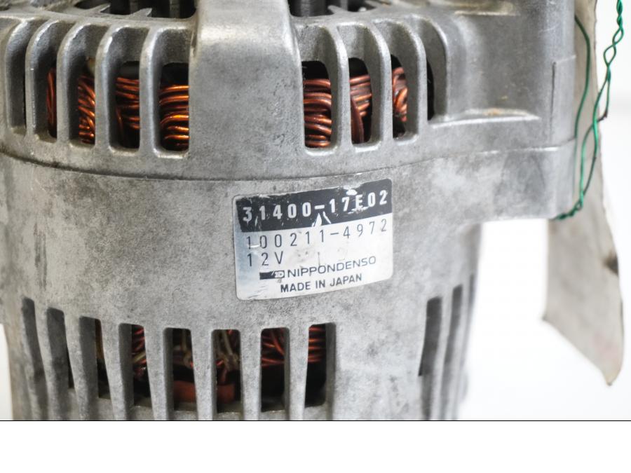 Höger sida på Generator från en Suzuki GSX-R 750 -1992 motorcykel.