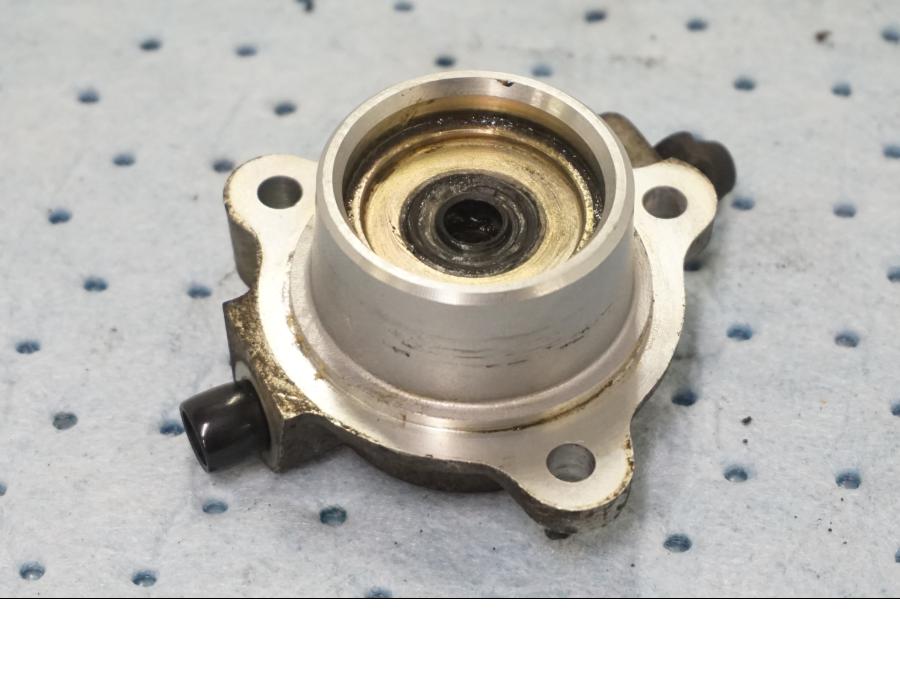 Baksidan på Kopplingslavcylinder från en Honda GL 1200 -1987 motorcykel.