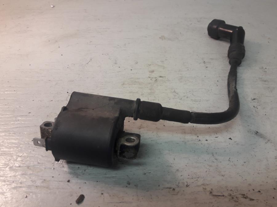 Framsidan på Tändspole från en Honda CBR 125 R -2008 motorcykel.